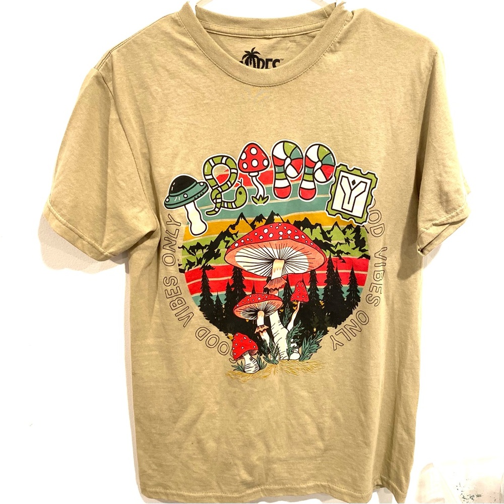 Short sleeve graphic Tee